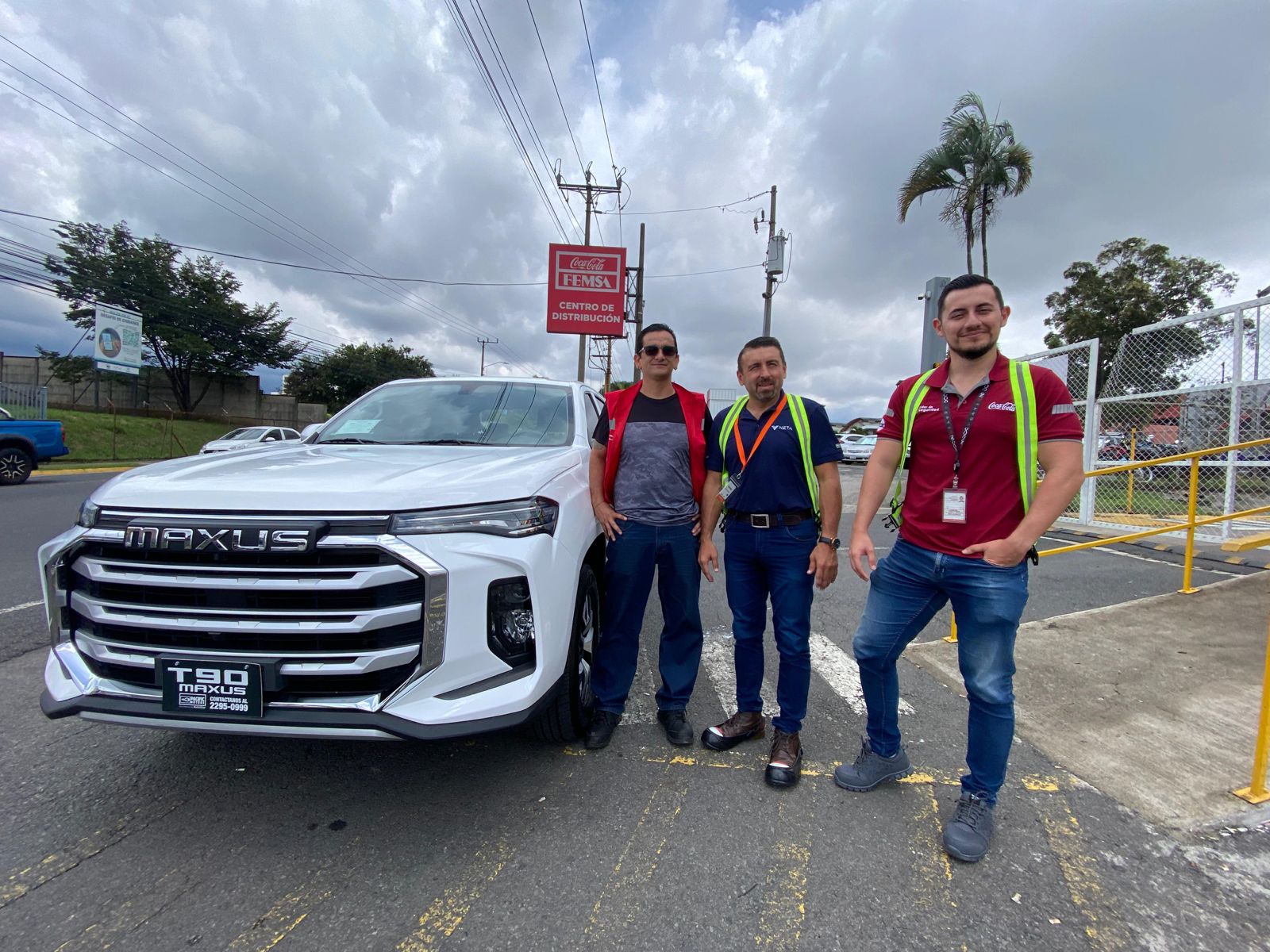 Coca Cola Femsa Refuerza Su Flota Con Pickups Maxus El Ctricos En