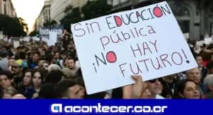 ¡La educación no debe ni puede estar al servicio de la política!