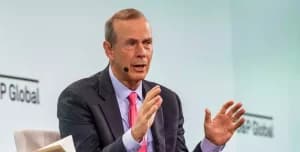 Mike Wirth alerta que el mundo se quedó sin reservas de petróleo