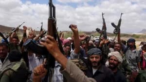Hutíes toman residencia de Sultan al-Barakani en Taiz