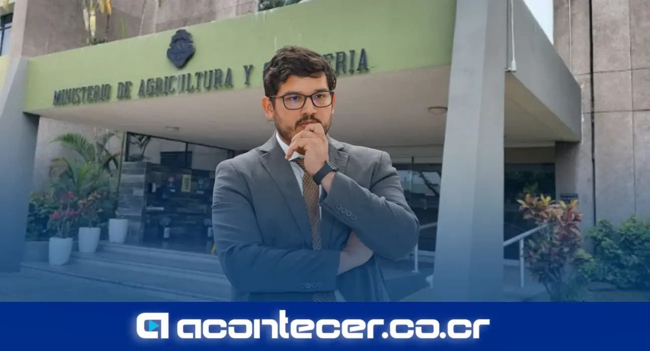 Imagen de la nota: Gobierno anuncia renuncia de Víctor Carvajal al Ministerio de Agricultura y Ganadería