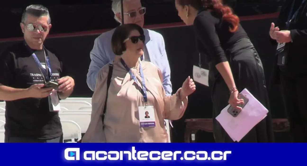 Imagen de la nota: Pilar Cisneros llega al Estadio Nacional para traspaso de poderes