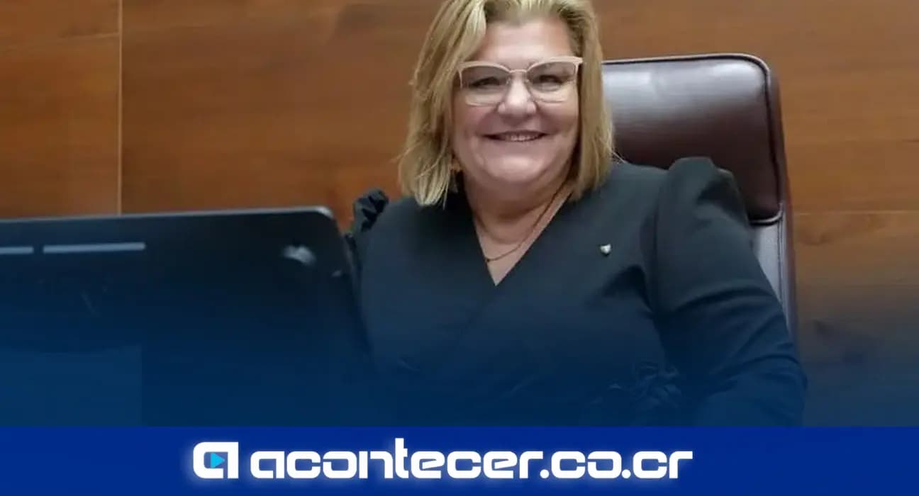 Imagen de la nota: Kattia Calvo rechaza «mitos» sobre privatización y defiende a fondo proyecto eléctrico del Gobierno