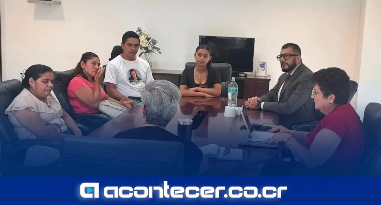 Imagen de la nota: Carolina Delgado Ramírez se reúne con familia de Junieysis Merlo y anuncia apoyo integral