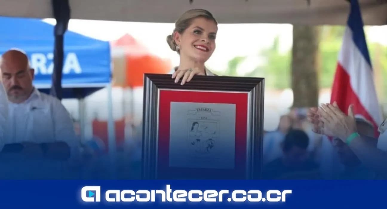 Imagen de la nota: Laura Fernández recibe reconocimiento como hija predilecta de Esparza
