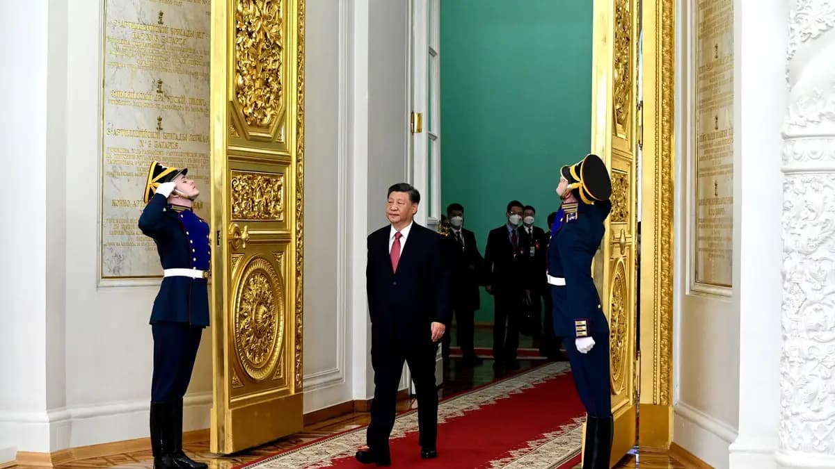 Imagen de la nota: Wang Yi pide a Irán y EE.UU. retomar el diálogo y reabrir Ormuz