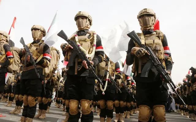 Imagen de la nota: Hutíes lanzan ofensiva terrestre en Taiz y Hodeidah