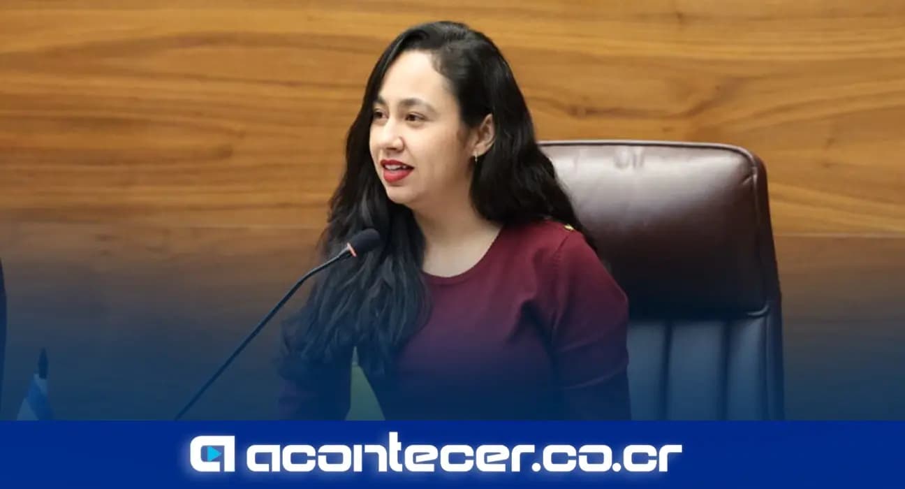 Imagen de la nota: Joselyn Sáenz exige a Laura Fernández desglose del gasto en comunicación