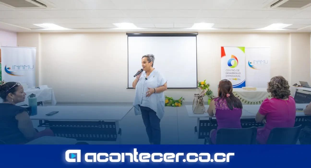 Imagen de la nota: Gobierno firma contratos Fomujeres con empresarias del Pacífico Central