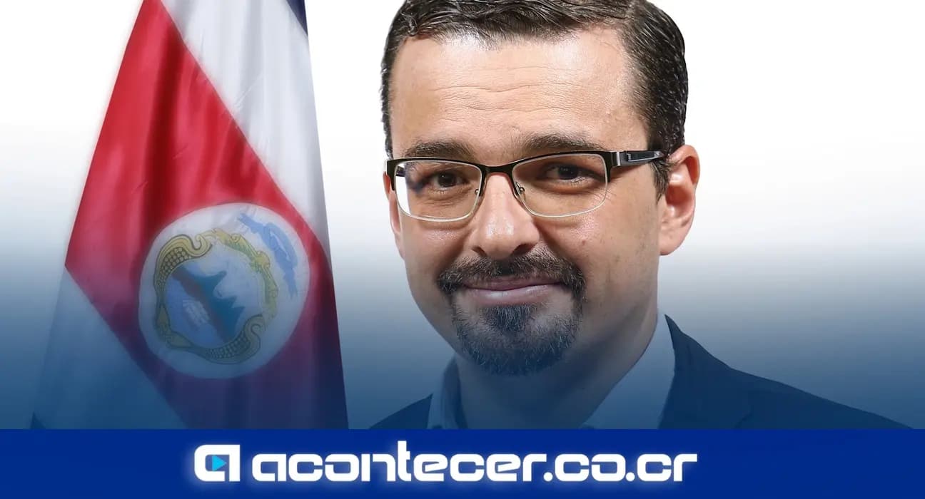Imagen de la nota: José María Villalta: Ministro de Justicia actúa como “chiquito de escuela”