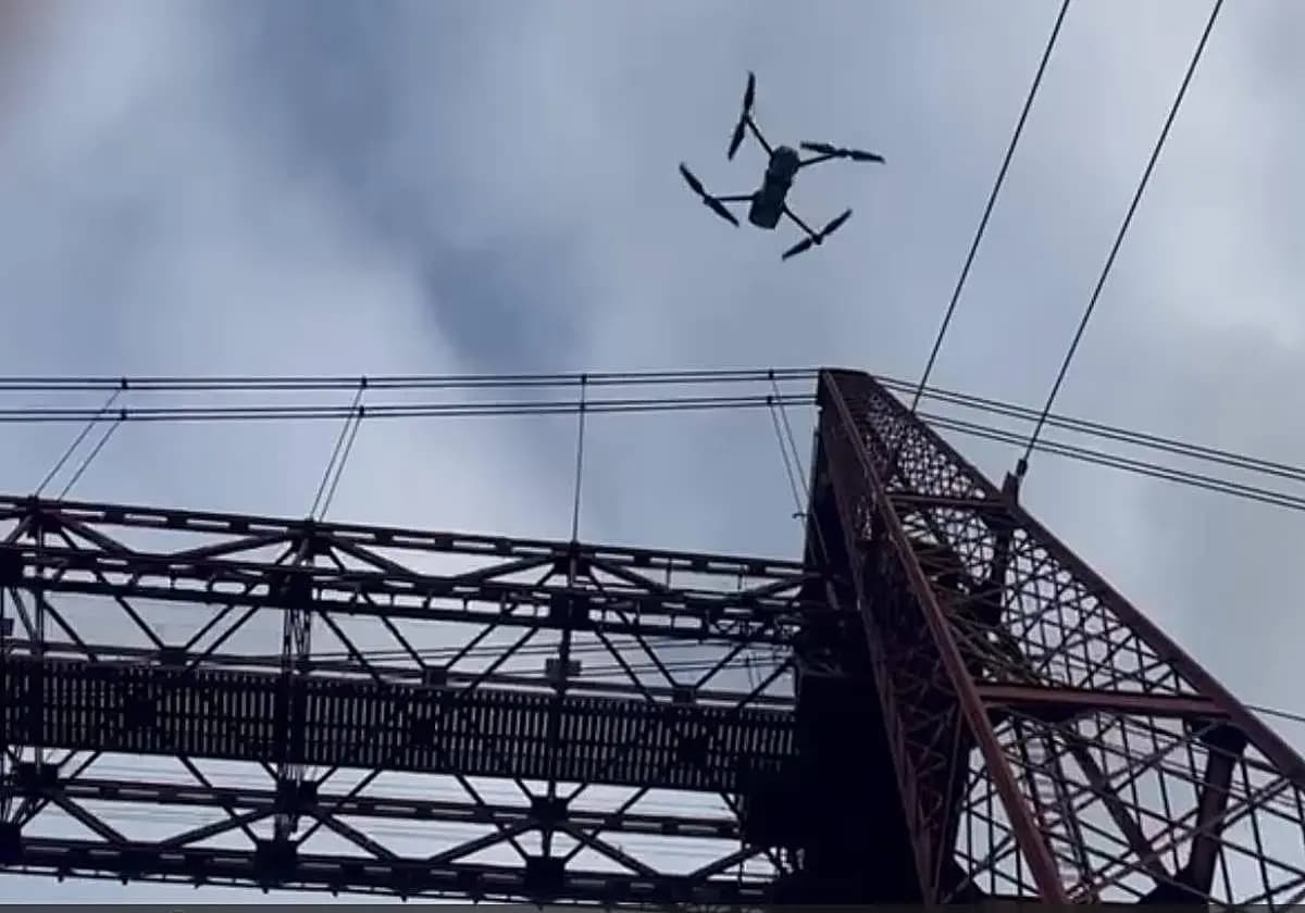 Imagen de la nota: Kiev instala redes antidrones en el puente Norte por primera vez