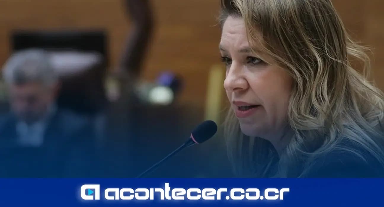Imagen de la nota: Claudia Dobles responsabiliza a Laura Fernández por recorte de 40 mil millones