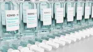 Vacunas actuales «probablemente » protejan contra casos severos de la variante ómicron