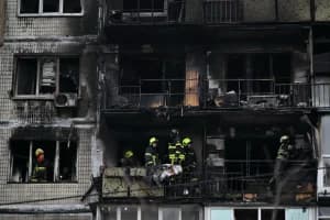 Ataque ruso destruye bodega de editorial ucraniana en Kiev