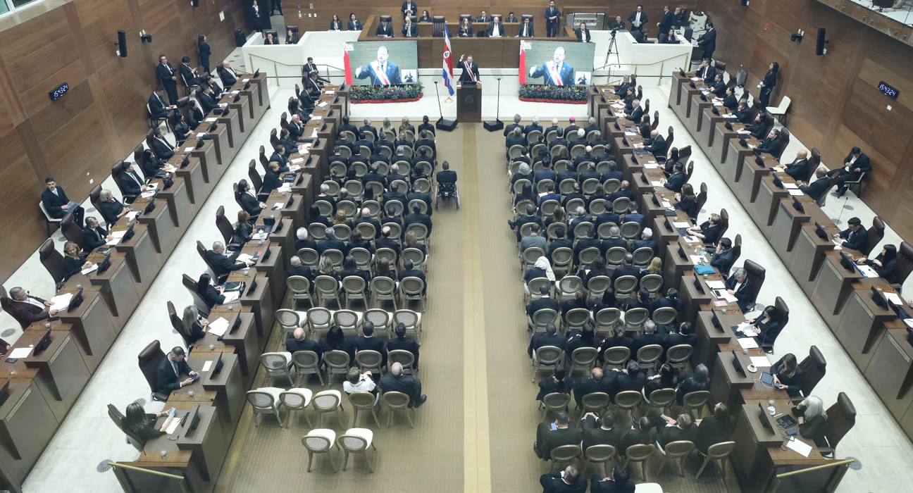 Oficialismo elimina consulta individual a trabajadores en jornadas 4×3
