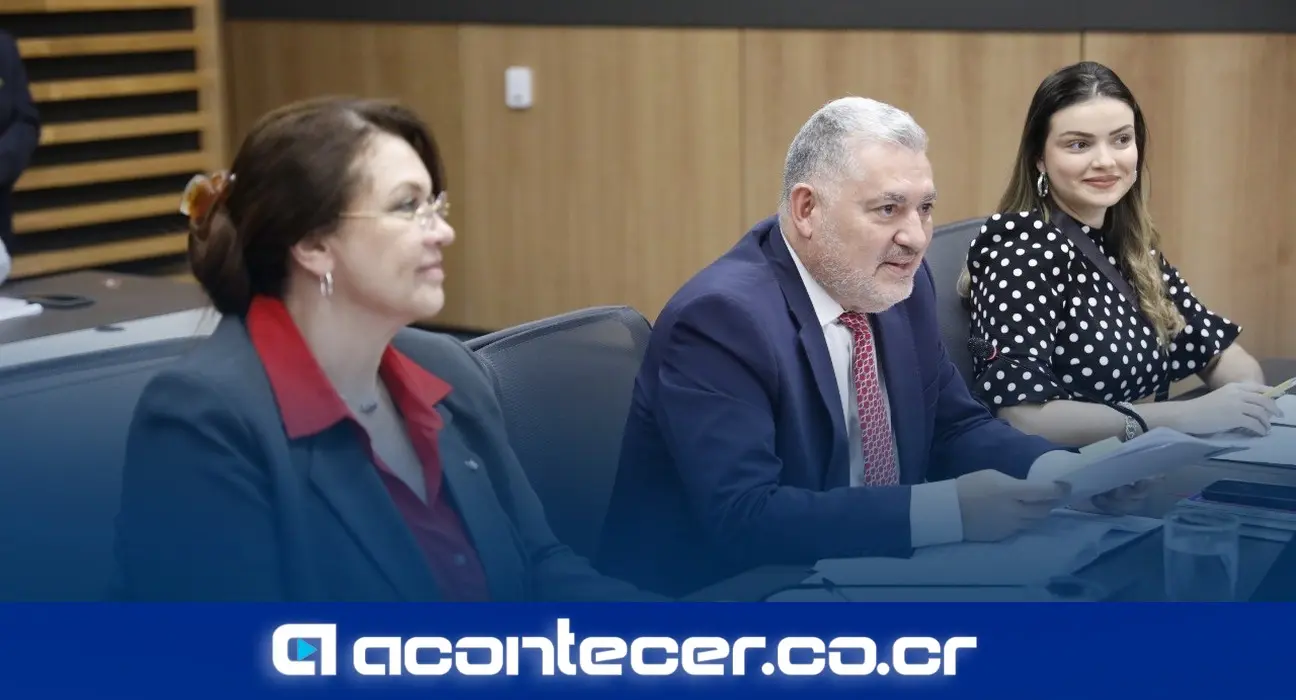 José Miguel Villalobos: “La Corte usurpa funciones del Poder Legislativo”