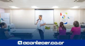 Gobierno firma contratos Fomujeres con empresarias del Pacífico Central