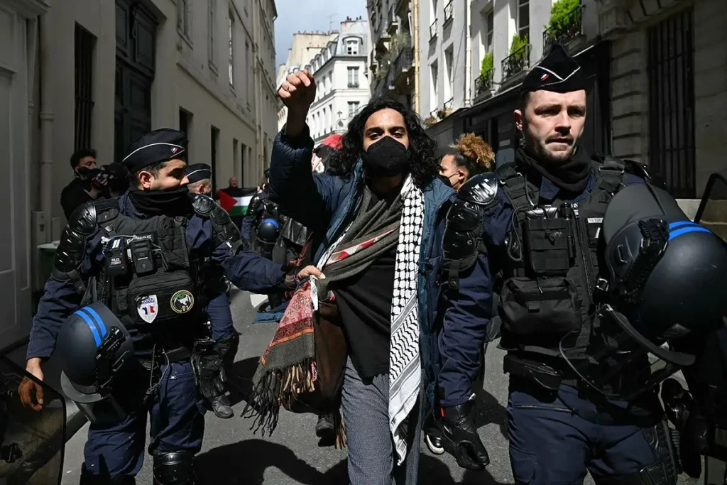 Imagen de Protestas estudiantiles en Francia se extienden a 30 universidades